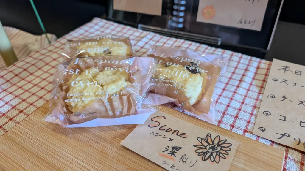 3flowers coffeeの店頭に並ぶスコーン