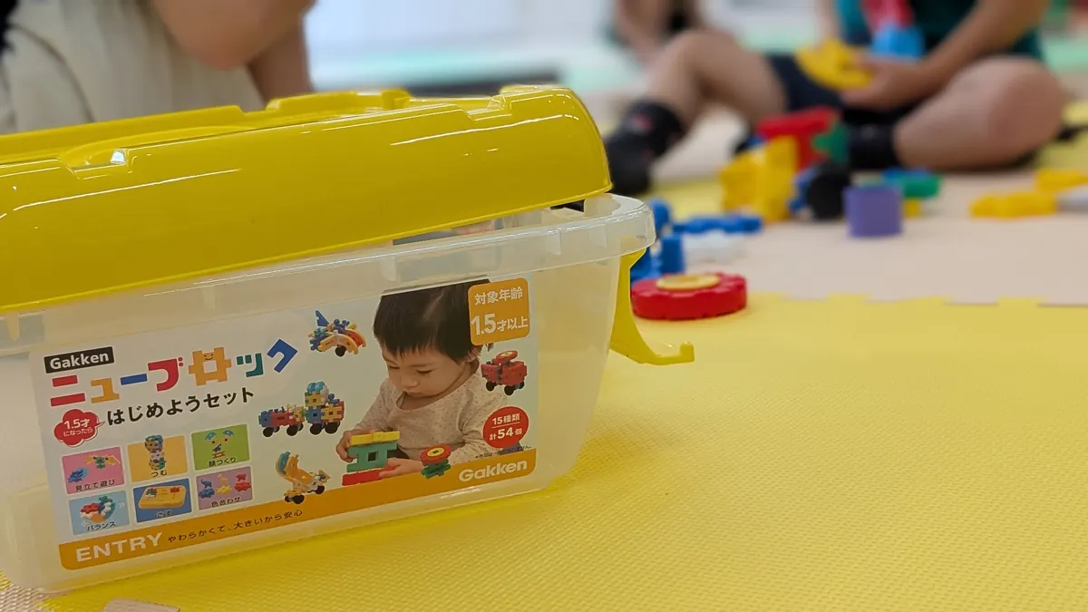 黄色マットエリアのブロックおもちゃ|1.5歳から遊べる幼児向けおもちゃ