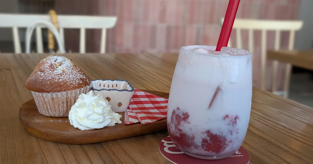 ichigos CAFEのストロベリーオンザオレと手作りいちごマフィン｜戸塚区原宿のいちご農園カフェ