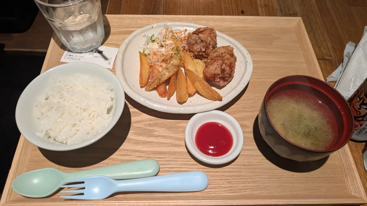 イザカヤ山角のキッズ定食|からあげ・ポテト・みそ汁付きで550円