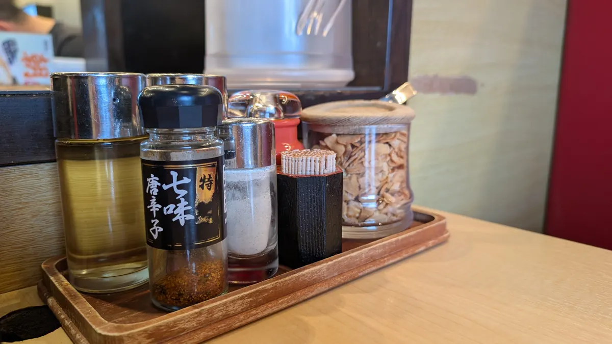 卓上調味料|伝丸 踊場店の七味・ラー油・塩