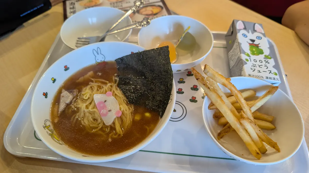 お子様らーめんセットのトレイ|伝丸 踊場店