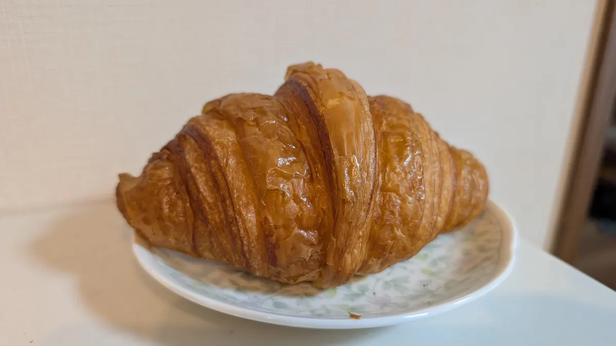 HORIDAYのクロワッサン｜持ち帰って撮影した1本